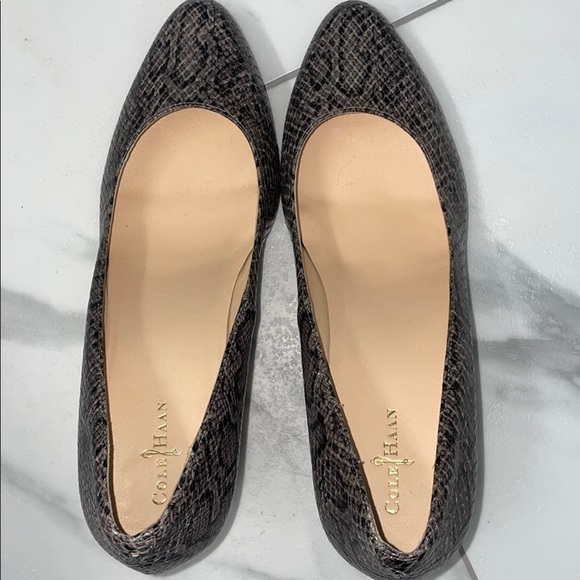 Cole Haan Women's Platform Dark Grey Snake Skin Pumps - Picture 5 of 11